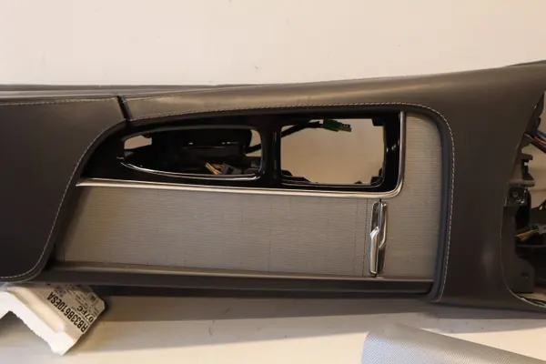 Accoudoir console Volvo XC90 II OEM 31369149 image 4
