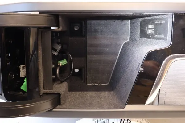 Accoudoir console Volvo XC90 II OEM 31369149 image 6