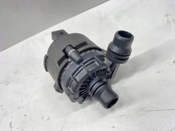 Pompe à eau BMW OEM 9455034 - État utilisé image 2