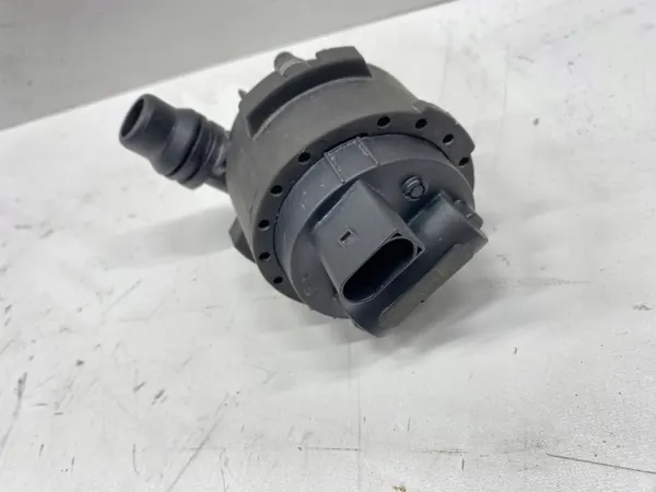 Pompe à eau BMW OEM 9455034 - État utilisé image 3