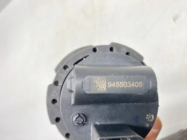Pompe à eau BMW OEM 9455034 - État utilisé image 4