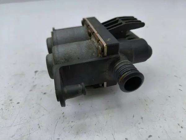 Koelvloeistofregelklep BMW X5 E53 2005 OEM 8374995 image 3