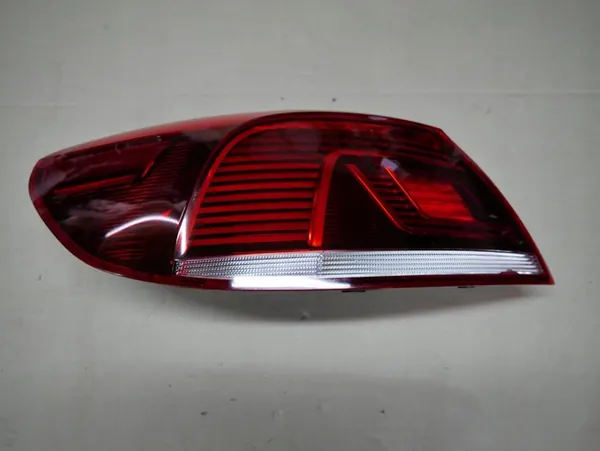 VW CC Lift Luz Trasera Izquierda Fender Usada 3C8945207AD image 3