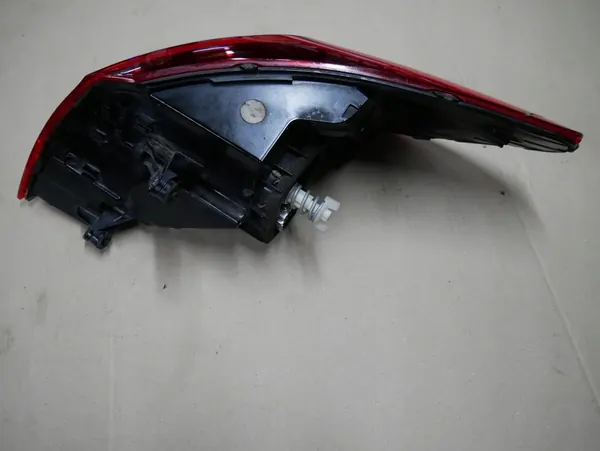 VW CC Lift Luz Trasera Izquierda Fender Usada 3C8945207AD image 5