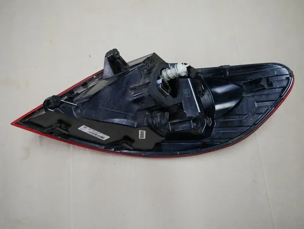 VW CC Lift Luz Trasera Izquierda Fender Usada 3C8945207AD image 6