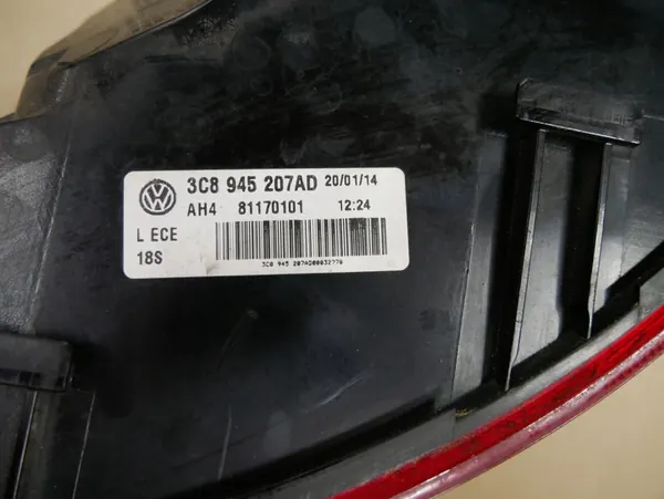 VW CC Lift Luz Trasera Izquierda Fender Usada 3C8945207AD image 8