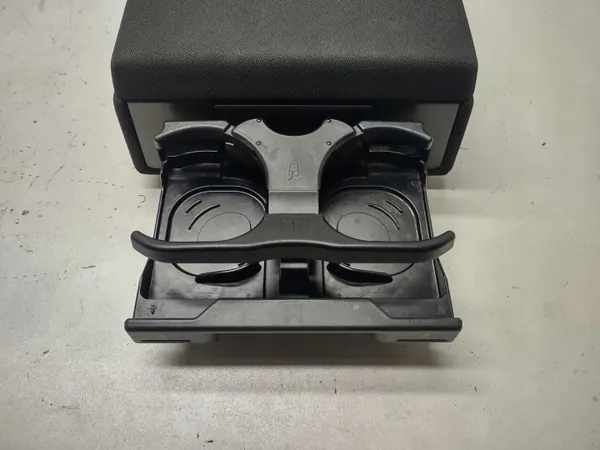 OEM PODŁOKIETNIK TYŁ 3R5 Achterste Armsteun Bekerhouder Seat Exeo image 6