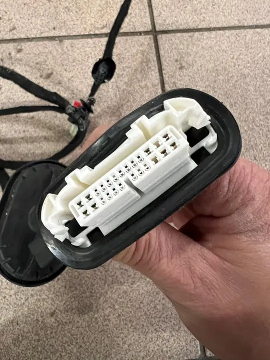 TESLA MODEL Y 20- FIO DE PORTA TRASEIRA DIREITA OEM 1489054-00-E image 3