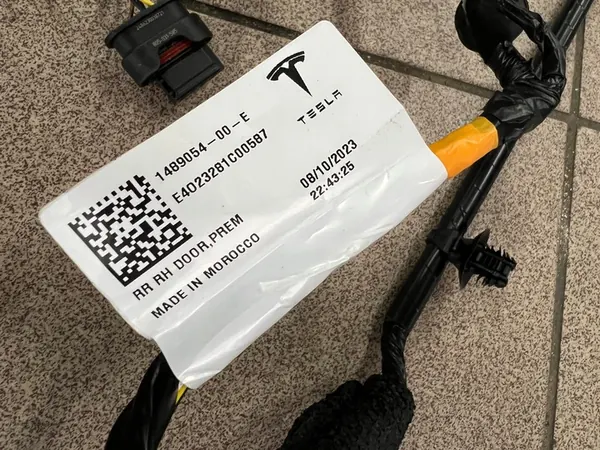 TESLA MODEL Y 20- FIO DE PORTA TRASEIRA DIREITA OEM 1489054-00-E image 4