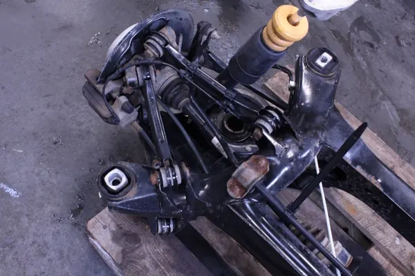 Achterophanging balk OEM BELKA ZAWIESZENIE TYŁ BMW F20 image 3
