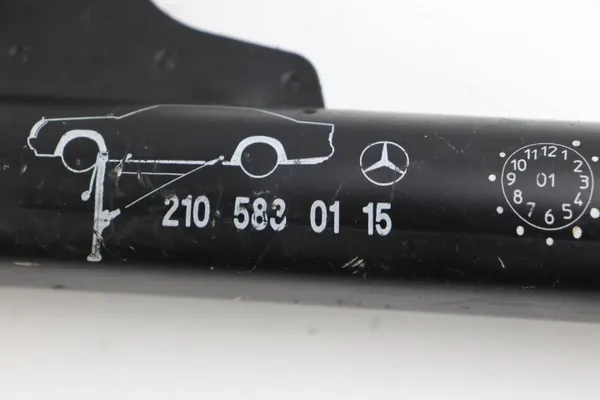 Macaco Mercedes OEM 2105830115 para W202 - Usado image 4