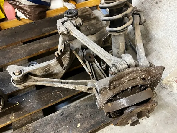 Mozzo sospensione posteriore sinistro Porsche Carrera 911 996 3.4 image 2