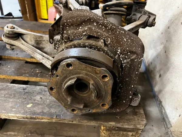 Mozzo sospensione posteriore sinistro Porsche Carrera 911 996 3.4 image 3