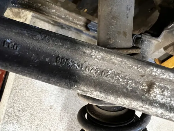 Mozzo sospensione posteriore sinistro Porsche Carrera 911 996 3.4 image 9