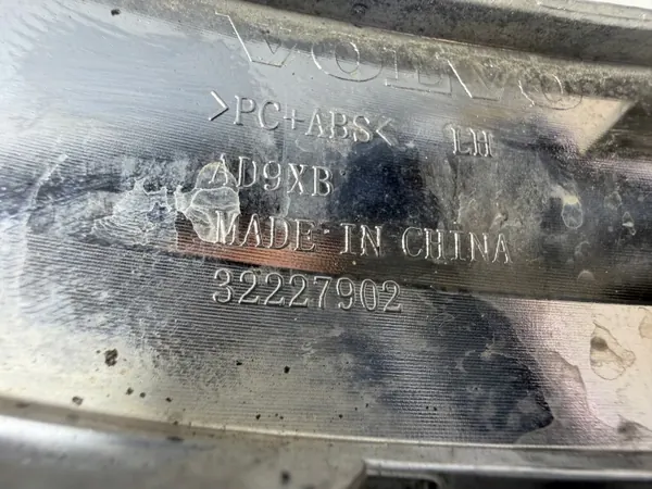 Volvo 32227993 Achterbumper Chromsier Inscription image 4