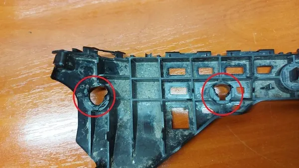 Copertura paraurti anteriore destro Toyota Land Cruiser FJ120 image 9