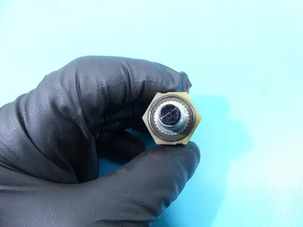 Fuel Pressure Sensor Volvo V60 I 31405635 image 3