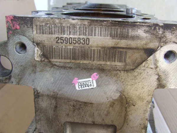 BMW Motorblock Unterteil OEM 7502903 - Gebraucht image 3