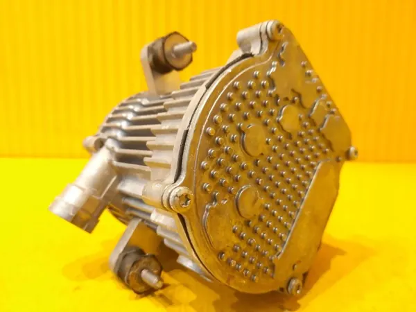 Bomba de aire secundaria Audi usada OEM 04E959135C image 4