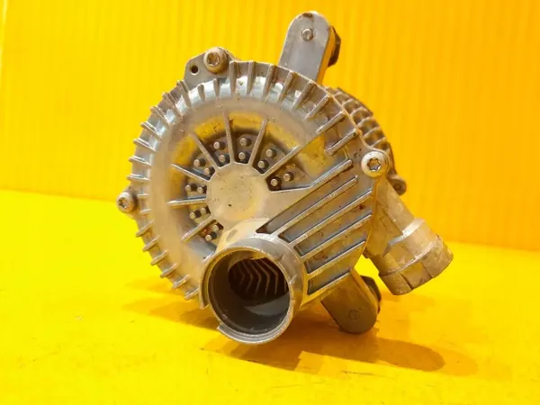 Bomba de aire secundaria Audi usada OEM 04E959135C image 7