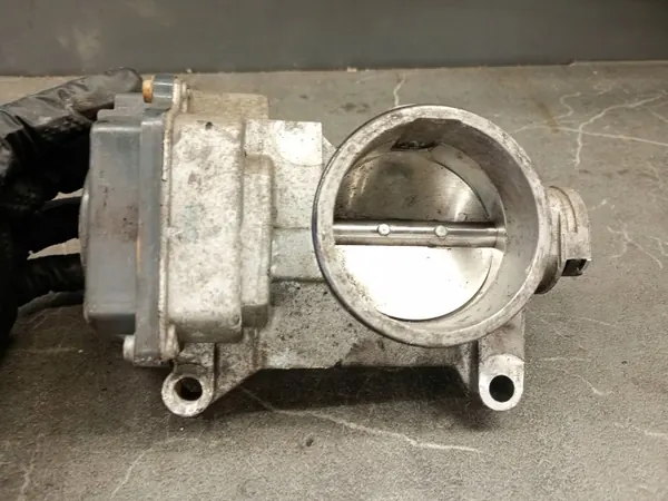 Corps de papillon OEM 408239822001 pour Renault/Dacia image 3