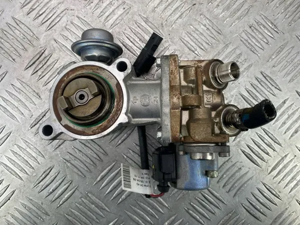 Mercedes C250 CGI W204 Bränslepump OEM A2710702201 image 2