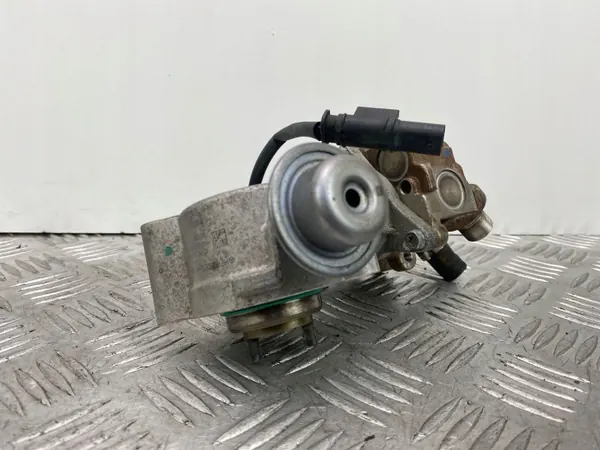 Mercedes C250 CGI W204 Bränslepump OEM A2710702201 image 6