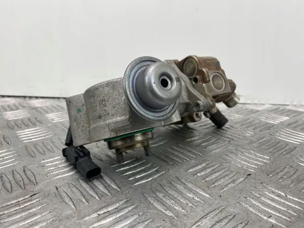 Mercedes C250 CGI W204 Bränslepump OEM A2710702201 image 7