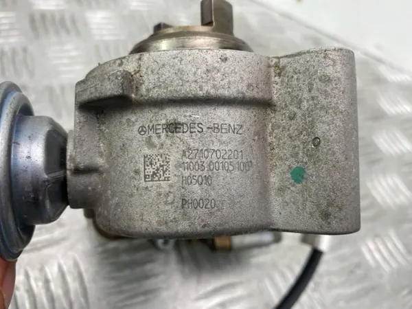 Mercedes C250 CGI W204 Bränslepump OEM A2710702201 image 8