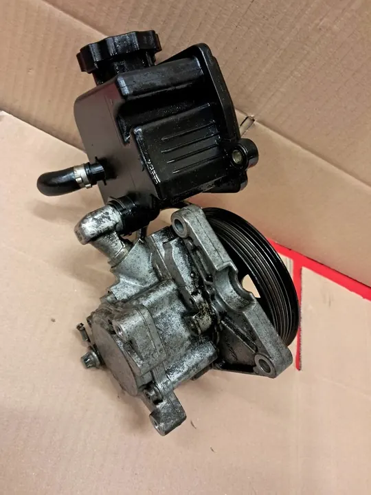 Bomba de direção assistida Mercedes-Benz C W203 2002 OEM image 5