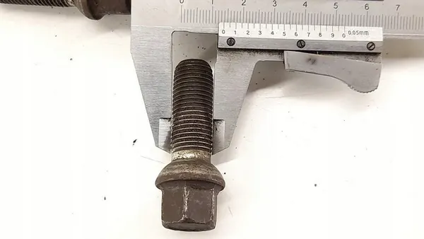 Tornillo Mercedes M14x1.50 cónico 17mm 45mm 20 pcs. image 4