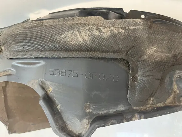 Toyota Verso 09-17 höger framskärm OEM 0F020 image 7