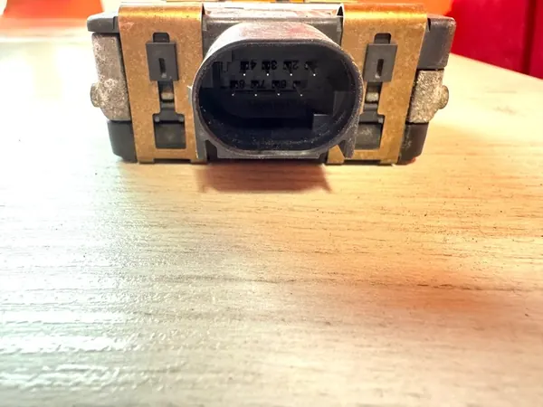 ACC Distronic Radar Sensor VW Caddy image 3