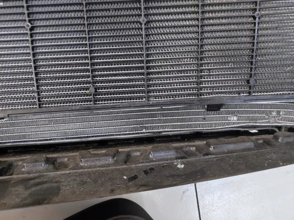 Mercedes E-Class W214 Koeler en Ventilator image 7