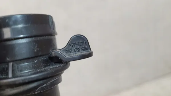 Porsche 911 992 Ljudintag OEM 992129635 - Begagnad image 4