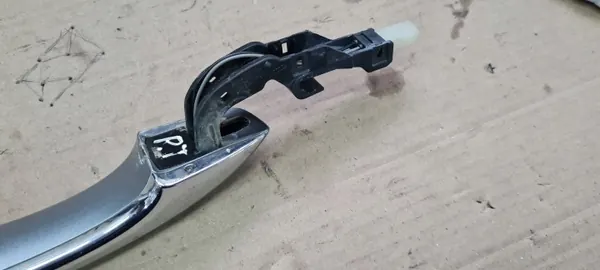 Tirador puerta trasera derecha Audi A6 C7 OEM 4H0837206B image 7