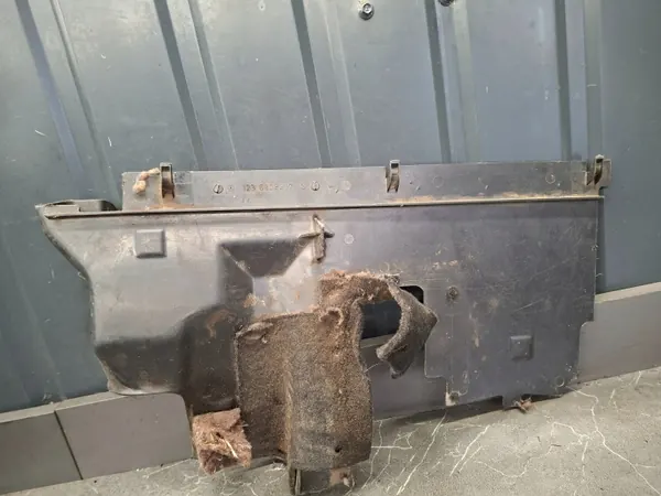 OEM 1236808317 Onder Consolekap Links Mercedes W116 image 5