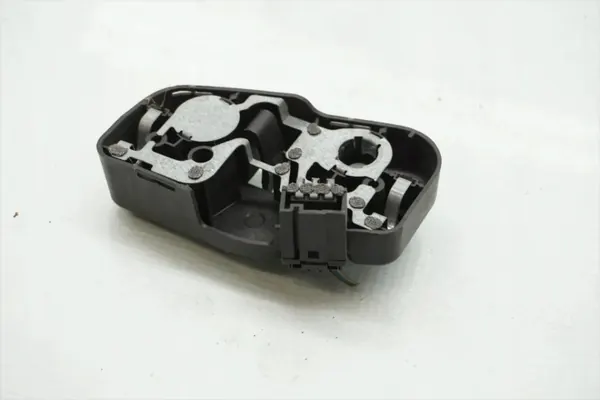BMW OEM 230569L takavalolamppupohja vasen puoli image 3