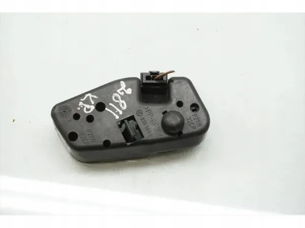BMW OEM 230569L takavalolamppupohja vasen puoli image 8