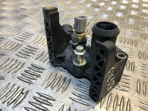 Ford Fiesta termostaatin kotelo OEM F3858K556 image 2