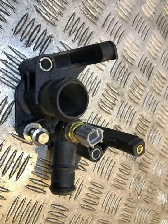 Ford Fiesta termostaatin kotelo OEM F3858K556 image 4
