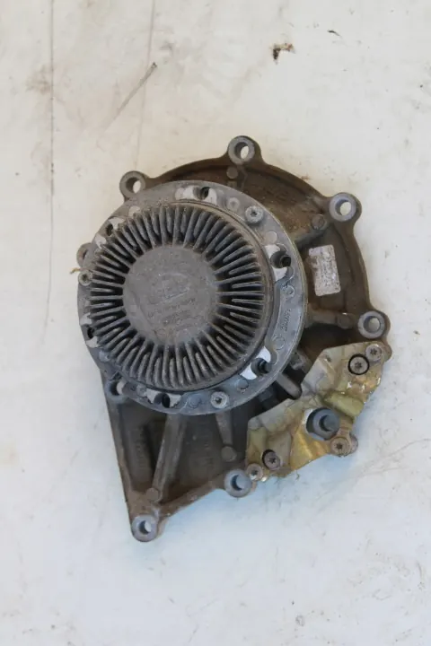 Pompe à eau OEM A4712000901 pour Mercedes image 2