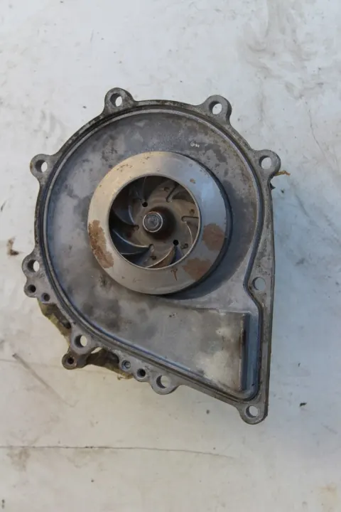 Pompe à eau OEM A4712000901 pour Mercedes image 3