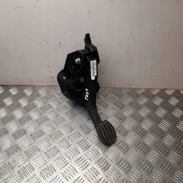 Clutch Pedal OEM 9820886080 for Opel Combo E 2020 image 2