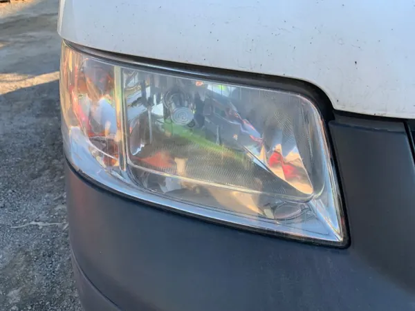VW T5 Oikea Etuvalo - OEM Osa image 2