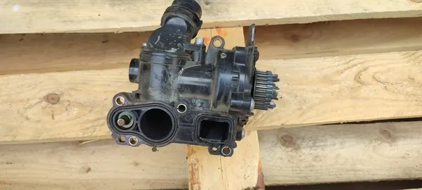 Termostat hus Vattenpump 06H121026BE Audi VW Skoda image 7