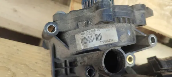 Termostat hus Vattenpump 06H121026BE Audi VW Skoda image 8