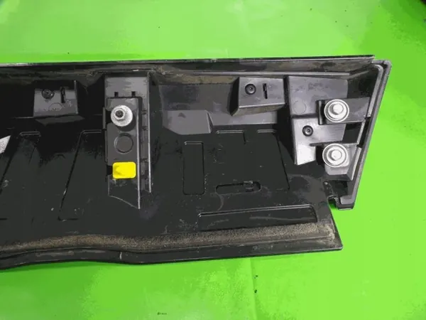 GMC Sierra V Ohjaamon spoileri OEM FROST-398870- image 8