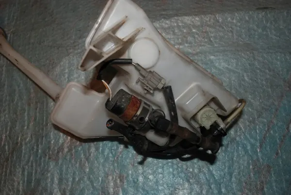 Spolarbehållare OEM HLC-23034 för Nissan Leaf I 10-12 image 4