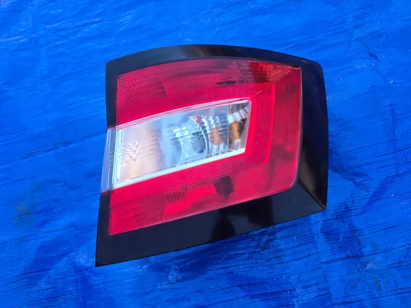 SKODA FABIA III COMBI LÁMPARA TRASERA DERECHA 6V9945096 image 2